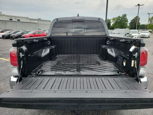 Used 2023 Toyota Tacoma TRD Off-Road AWD/4WD image 8