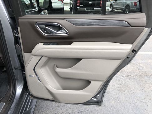 Used 2021 GMC Yukon SLT w/ SLT Premium Package image 17