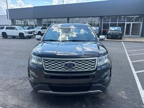 Used 2017 Ford Explorer Platinum AWD/4WD image 3