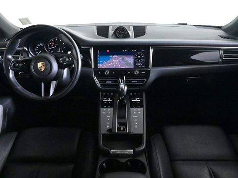 Certified 2024 Porsche Macan image 11