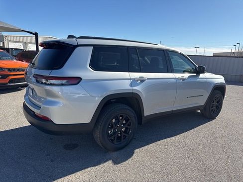 New 2025 Jeep Grand Cherokee L Laredo image 6
