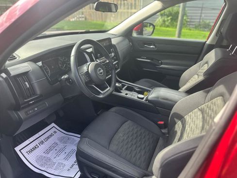 Used 2022 Nissan Pathfinder SV AWD/4WD image 10