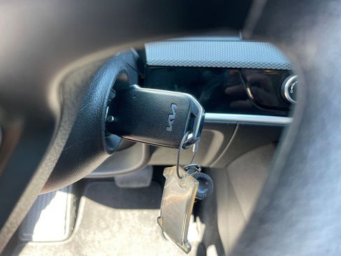 Used 2025 Kia Sportage LX FWD image 21