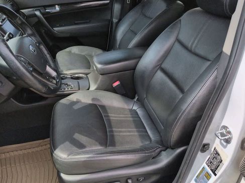 Used 2013 Kia Sorento SX w/ SX Premium Pkg AWD/4WD image 16