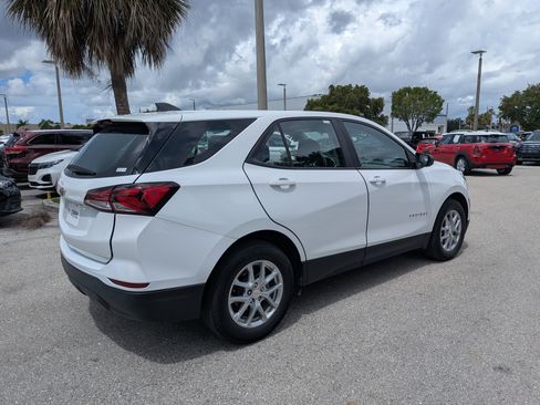 Used 2022 Chevrolet Equinox LS FWD image 4