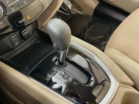 Used 2016 Nissan Rogue S FWD image 19