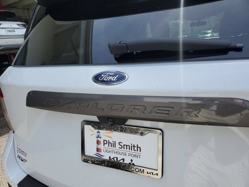Used 2021 Ford Explorer XLT w/ Equipment Group 202A RWD image 7