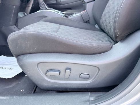 Used 2020 Nissan Rogue Sport SV FWD image 17