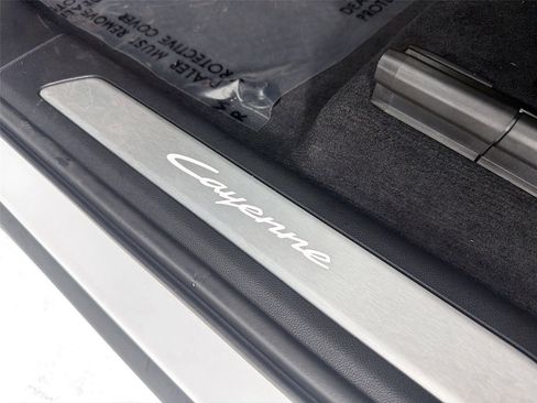 New 2025 Porsche Cayenne E-Hybrid image 6