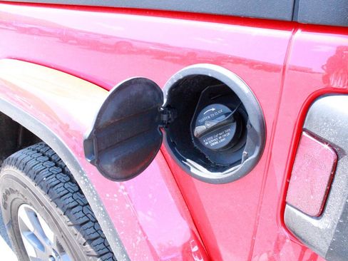 Used 2020 Jeep Wrangler Unlimited Sahara AWD/4WD image 15