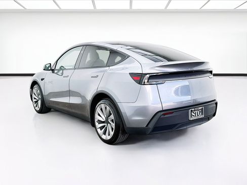 Used 2026 Tesla Model Y 2WD image 6