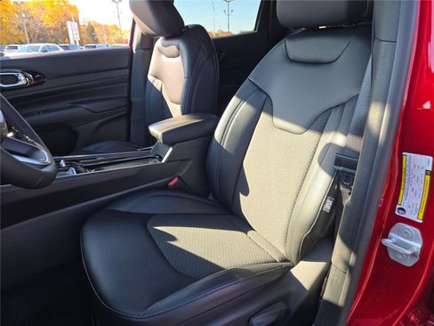 New 2026 Jeep Compass Latitude image 27