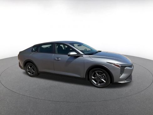 Used 2025 Kia K4 FWD image 2