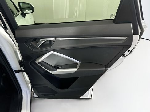 Used 2024 Audi Q3 2.0T Premium image 31