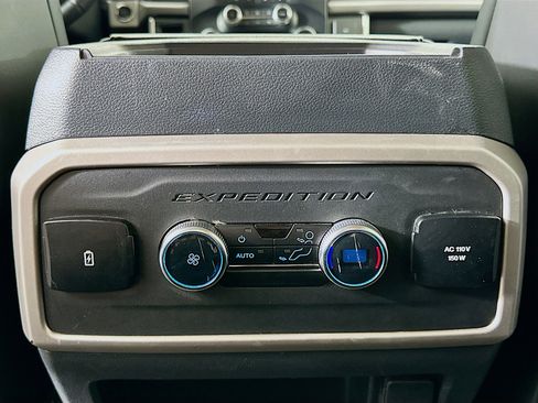 Used 2024 Ford Expedition XLT image 27