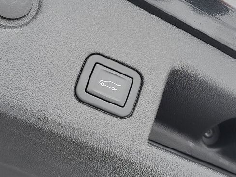 Used 2023 Chevrolet Equinox Premier image 35