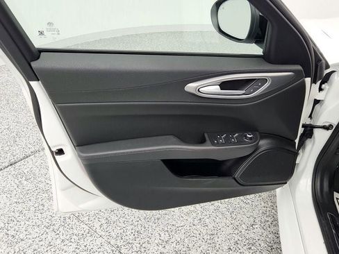 Used 2025 Alfa Romeo Giulia AWD w/ Veloce Package AWD image 11