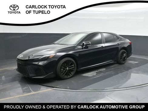 Used 2025 Toyota Camry SE w/ Convenience Package image 1