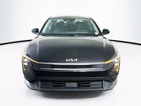 Used 2025 Kia K4 LXS image 2