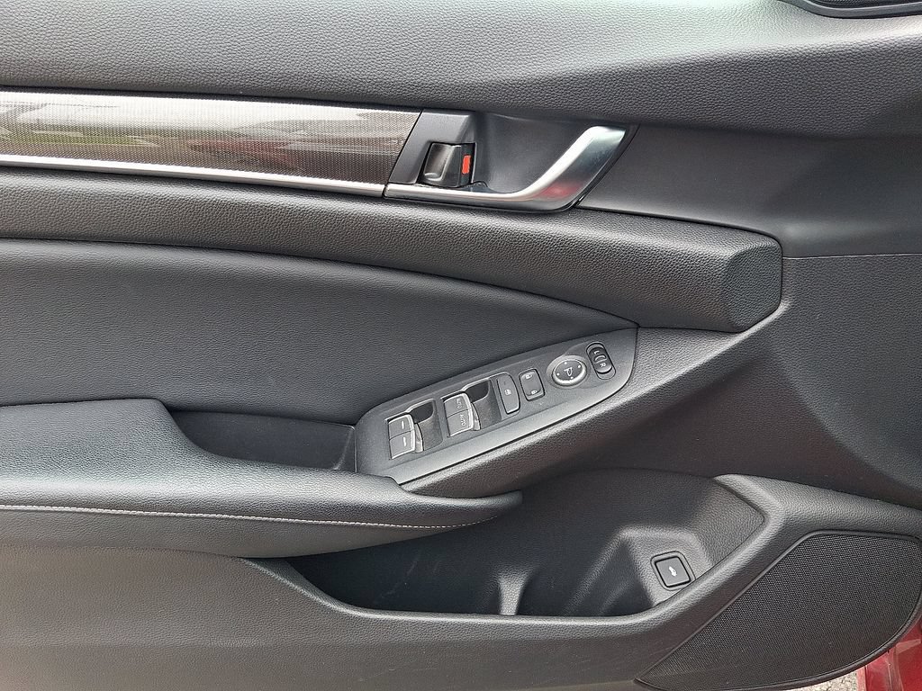 Used 2018 Honda Accord Sport image 13