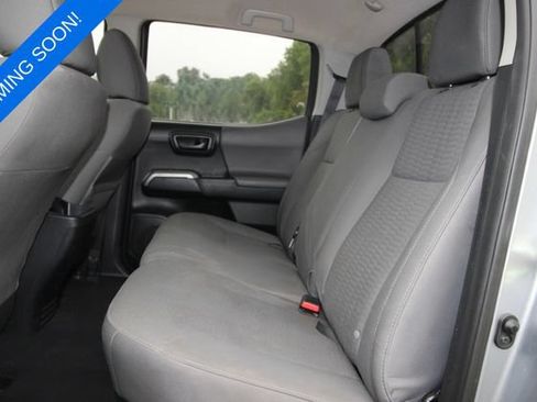 Used 2017 Toyota Tacoma SR5 AWD/4WD image 4