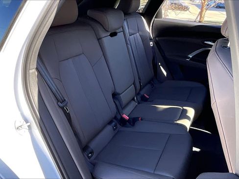 Used 2025 Audi Q5 Premium w/ Convenience Package image 19