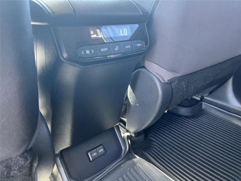 Used 2023 Toyota Highlander LE FWD image 34