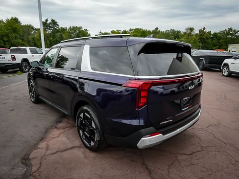 Used 2025 Kia Carnival EX FWD image 4