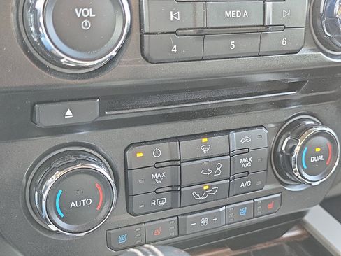 Used 2016 Ford F150 Lariat image 19