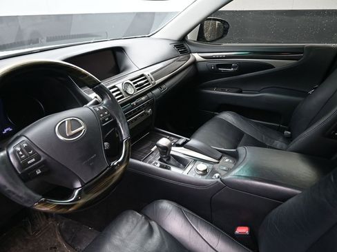 Used 2013 Lexus LS 460 AWD w/ Comfort Pkg image 13