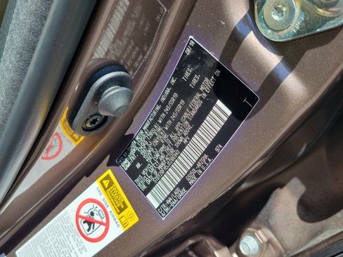 Used 2018 Toyota Highlander Limited FWD image 34