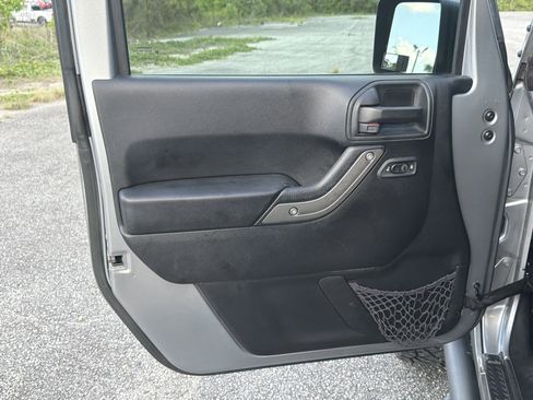 Used 2017 Jeep Wrangler Sport AWD/4WD image 12