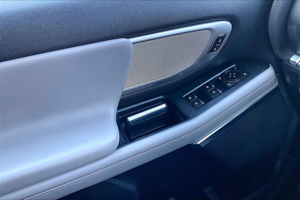 Used 2025 Ford Expedition Active RWD image 37