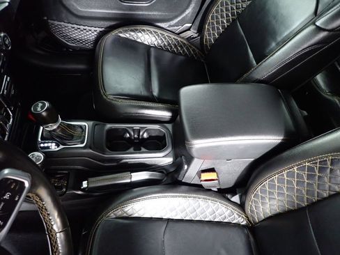 Used 2021 Jeep Wrangler Unlimited Sahara image 30