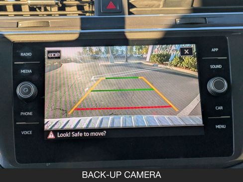 Used 2023 Volkswagen Tiguan SE image 18