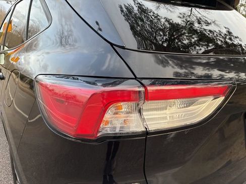 Used 2022 Ford Escape SE w/ SE Sport Appearance Package image 13