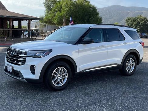 Used 2025 Ford Explorer Active w/ Active Comfort Package RWD image 2