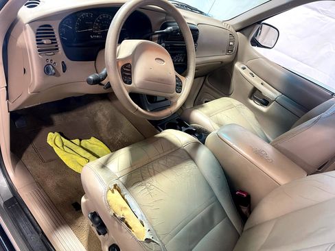 Used 2000 Ford Explorer Eddie Bauer image 24