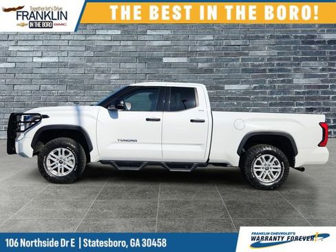 Used 2022 Toyota Tundra SR5 w/ SR5 Convenience Package image 2