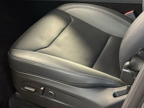 Used 2026 Tesla Model Y 2WD image 26