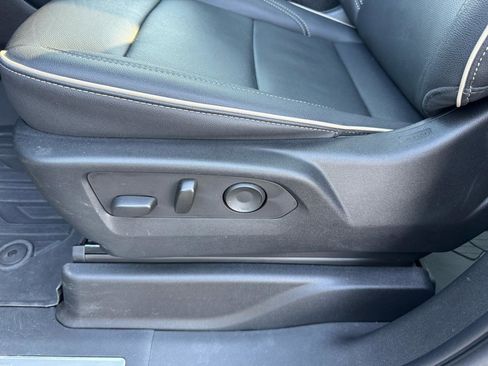 Used 2023 GMC Yukon SLT image 27