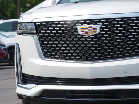 Used 2022 Cadillac Escalade Premium Luxury AWD/4WD image 9