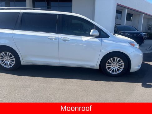 Used 2015 Toyota Sienna XLE Premium image 11