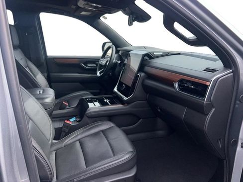 Used 2025 GMC Yukon Denali w/ Sun & Power Step Package image 7