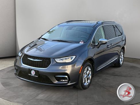 Used 2021 Chrysler Pacifica Limited w/ Premium & Safety Sphere Group AWD/4WD image 3