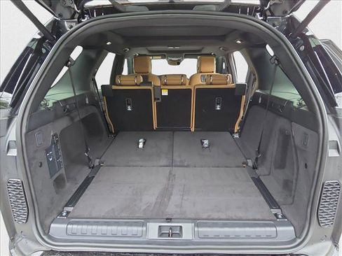 New 2025 Land Rover Discovery Dynamic SE image 14