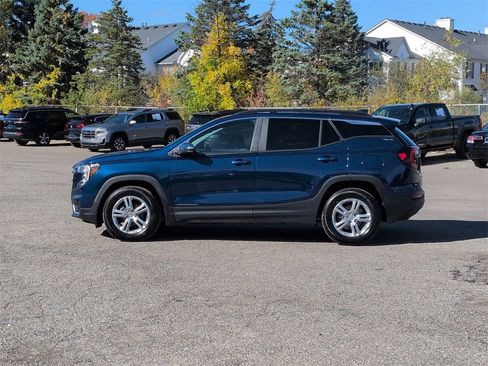 Used 2023 GMC Terrain SLE w/ Driver Convenience Package image 5