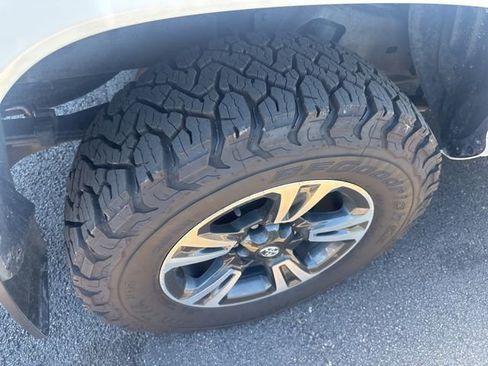 Used 2019 Toyota Tacoma TRD Sport AWD/4WD image 7