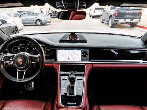 Used 2018 Porsche Panamera image 14