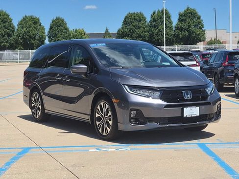 Used 2025 Honda Odyssey Elite image 4